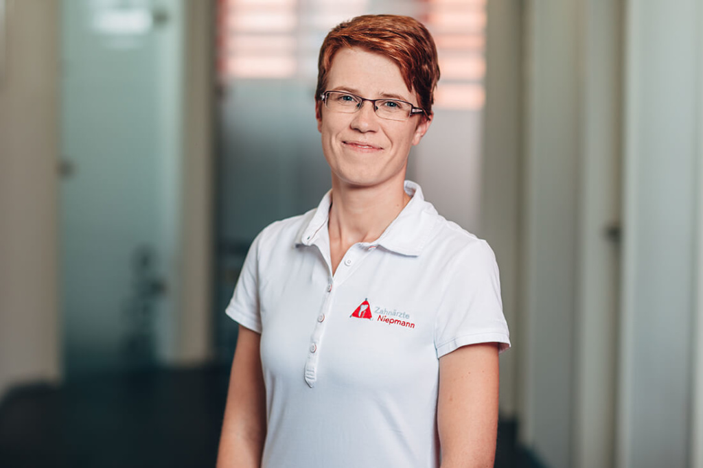 Zahnarzt-Prien-Niepmann-Team-Carolin-Schmid Carolin Schmid, Zahnärzte Niepmann, Prien, Ganzheitliche Zahnmedizin