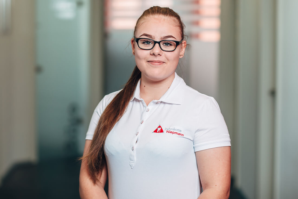 Zahnarzt-Prien-Niepmann-Team-Denise-Marenec Denise Marenec, Zahnärzte Niepmann, Prien, Ganzheitliche Zahnmedizin